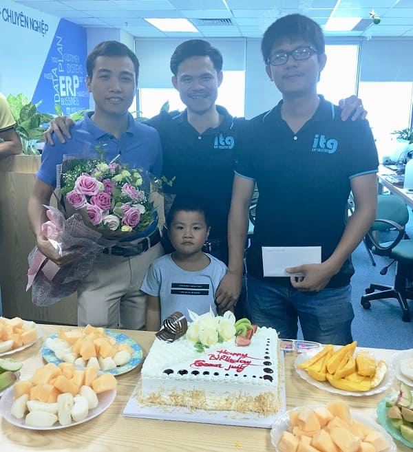 cong ty to chuc sinh nhat cho nhan vien1 - ITG chúc mừng sinh nhật Team tháng 7