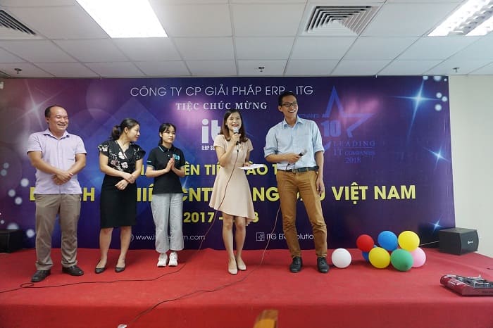 tiec mung itg lot top 50 doanh nghiep cntt hang dau viet nam 01 - Team ITG “quẩy tung trời” trong bữa tiệc mừng ITG 2 năm liên tiếp nằm trong top 50 DN CNTT hàng đầu Việt Nam