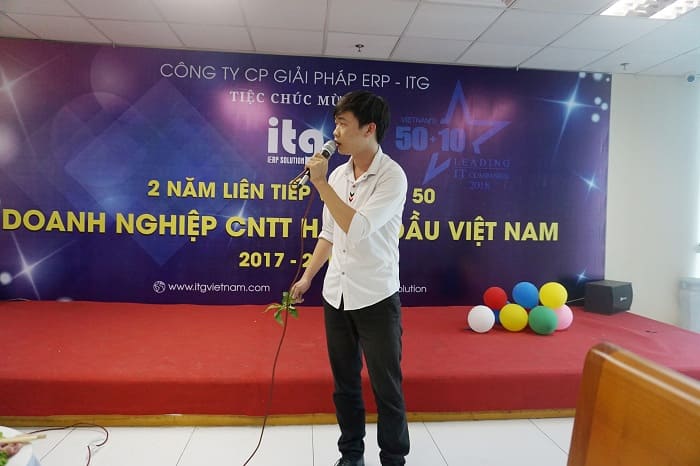 tiec mung itg lot top 50 doanh nghiep cntt hang dau viet nam 09 - Team ITG “quẩy tung trời” trong bữa tiệc mừng ITG 2 năm liên tiếp nằm trong top 50 DN CNTT hàng đầu Việt Nam