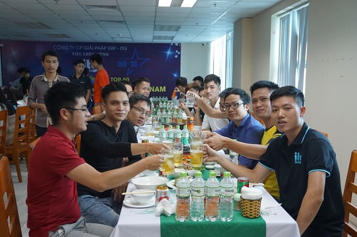 tiec mung itg lot top 50 doanh nghiep cntt hang dau viet nam 4 - Team ITG “quẩy tung trời” trong bữa tiệc mừng ITG 2 năm liên tiếp nằm trong top 50 DN CNTT hàng đầu Việt Nam