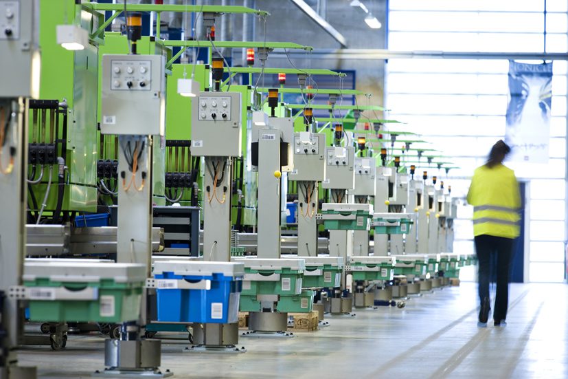 Dây chuyền đúc nhựa tại nhà máy sản xuất thông minh của Lego