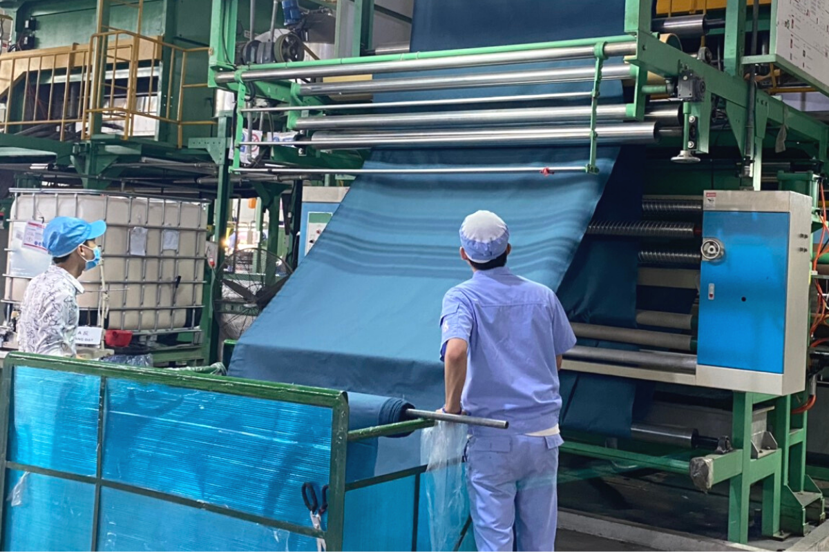 Máy móc sản xuất hiện đại tại JDT Việt Nam