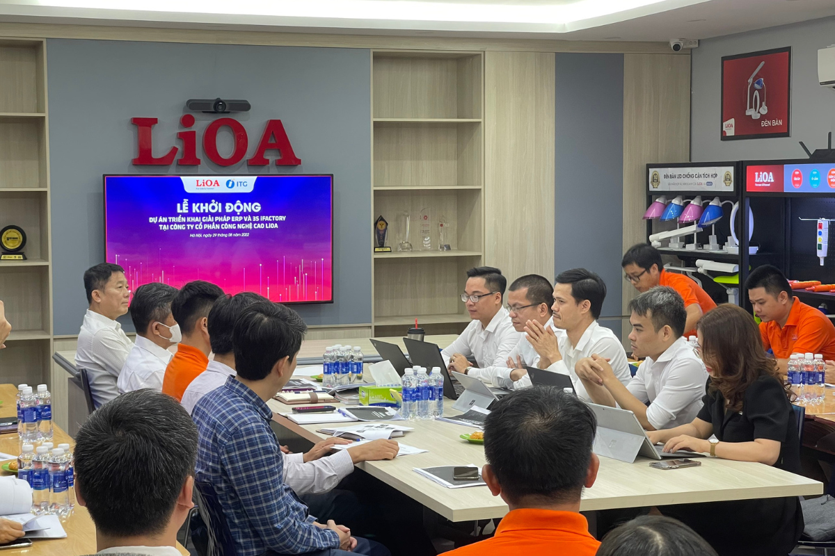 Hai đội dự án cùng nhau trao đổi tích cực trong buổi Kick-Off được tổ chức tại Văn phòng chính LiOA