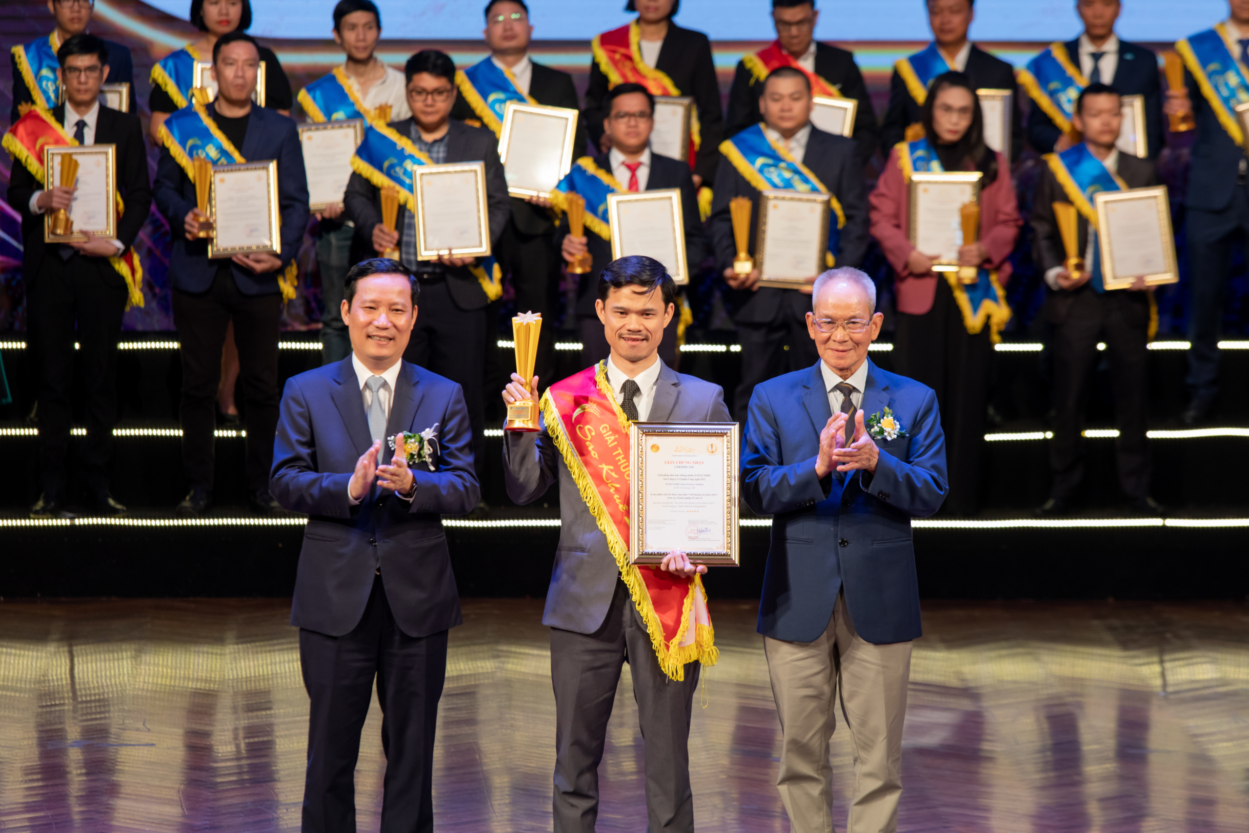 Ông Nguyễn Xuân Hách – Giám đốc điều hành ITG Technology - nhận Giải thưởng Sao Khuê 2023 cho sản phẩm 3S iFACTORY