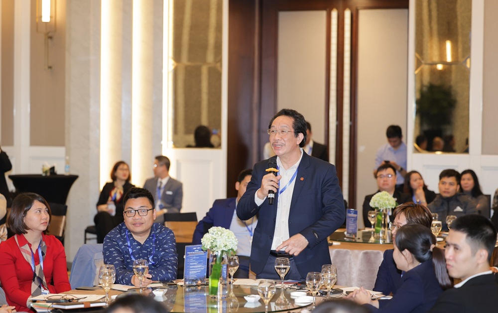 Nguyễn Đoàn Kết - Phó chủ tịch HĐQT công ty CP bóng đèn phích nước Rạng Đông bày tỏ sự cảm ơn đến các diễn giả của chương trình