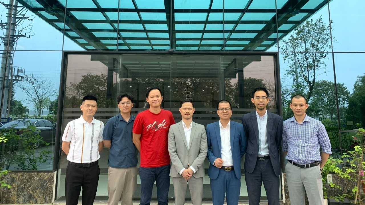 Ban lãnh đạo cùng thành viên đội dự án của NIIGATA Việt Nam và ITG Technology