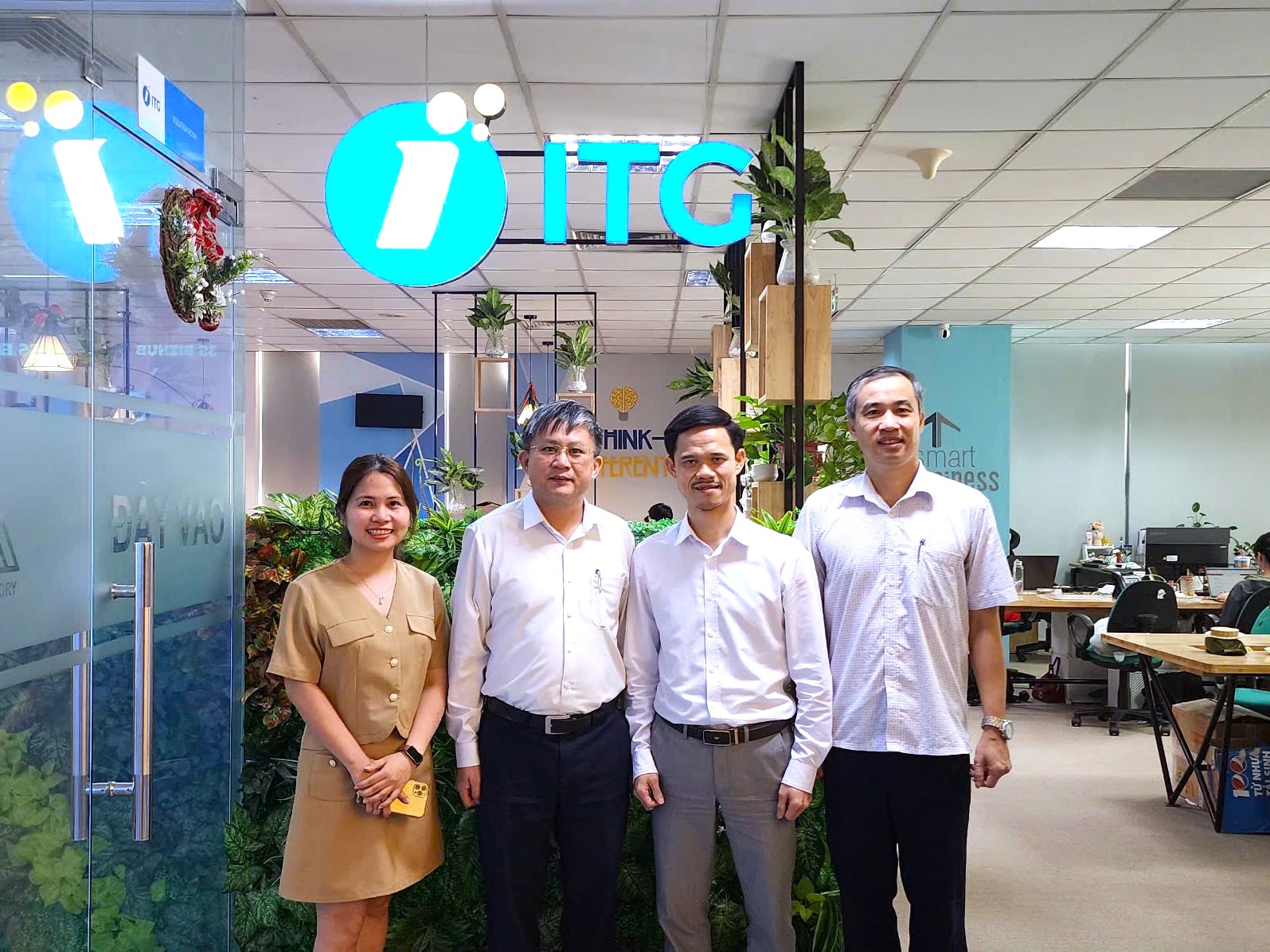 Đại diện Trường Cao đẳng Thông tin và Truyền thông (trực thuộc bộ TT&TT) đến thăm văn phòng ITG