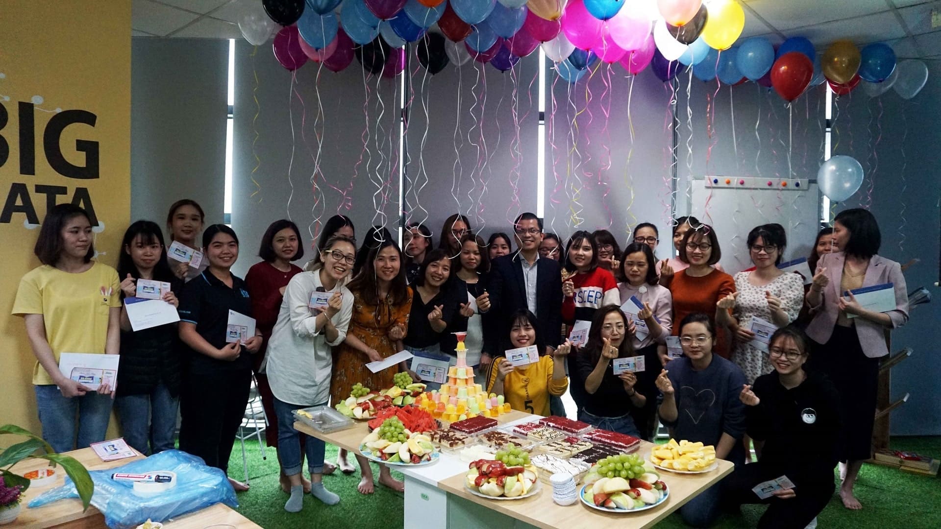 Cơn mưa quà mừng ngày 8.3 dành cho các thành viên nữ ITG