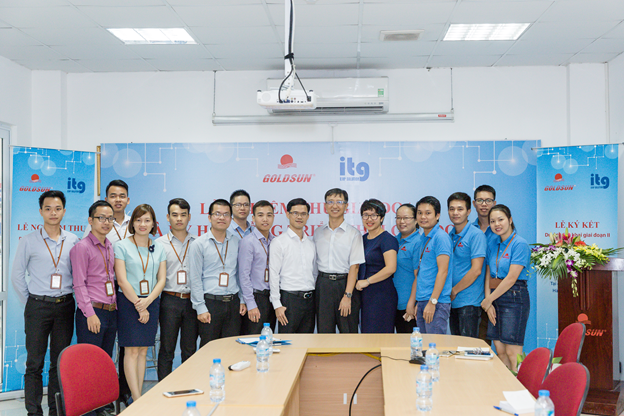 Dai dien 2 doi du an chup anh luu niem