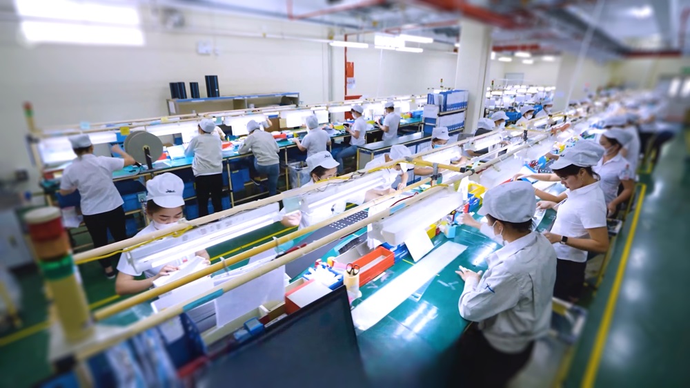 Bên trong nhà máy Atarih Precision Việt Nam