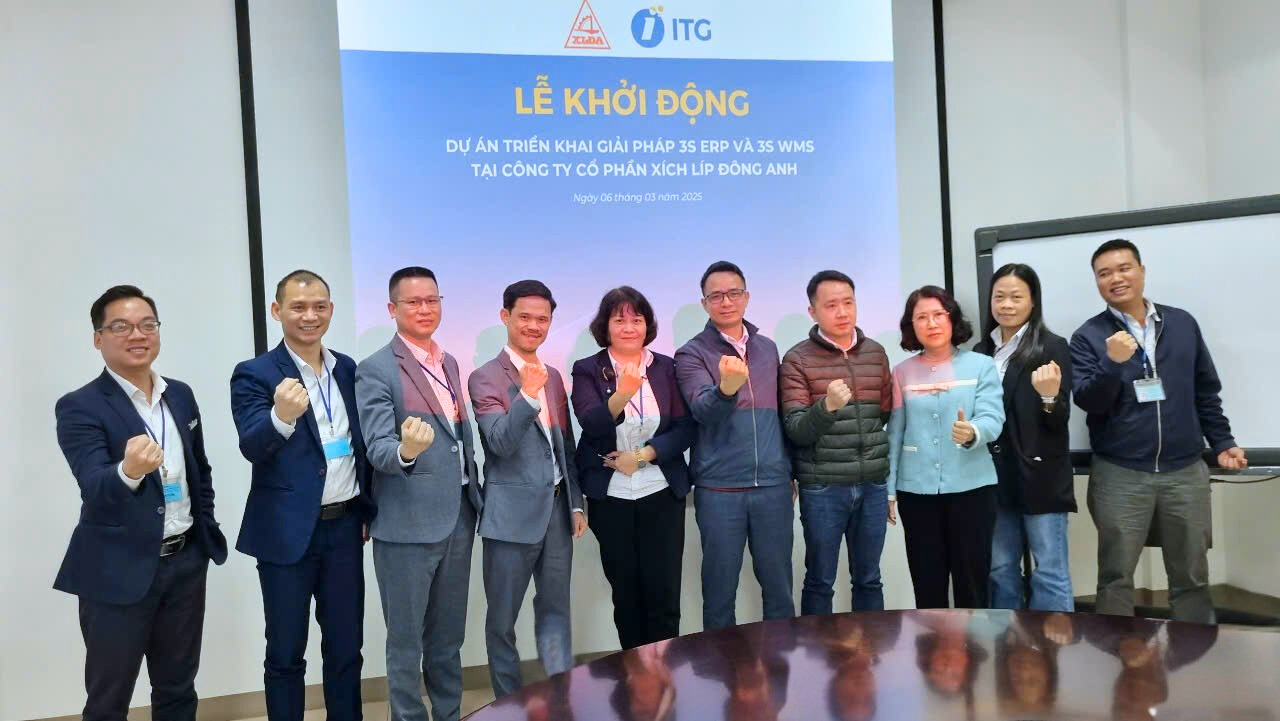 Đại diện 2 đội dự án Xích líp Đông Anh và ITG Technology thể hiện quyết tâm đưa dự án hoàn thành theo đúng tiến độ