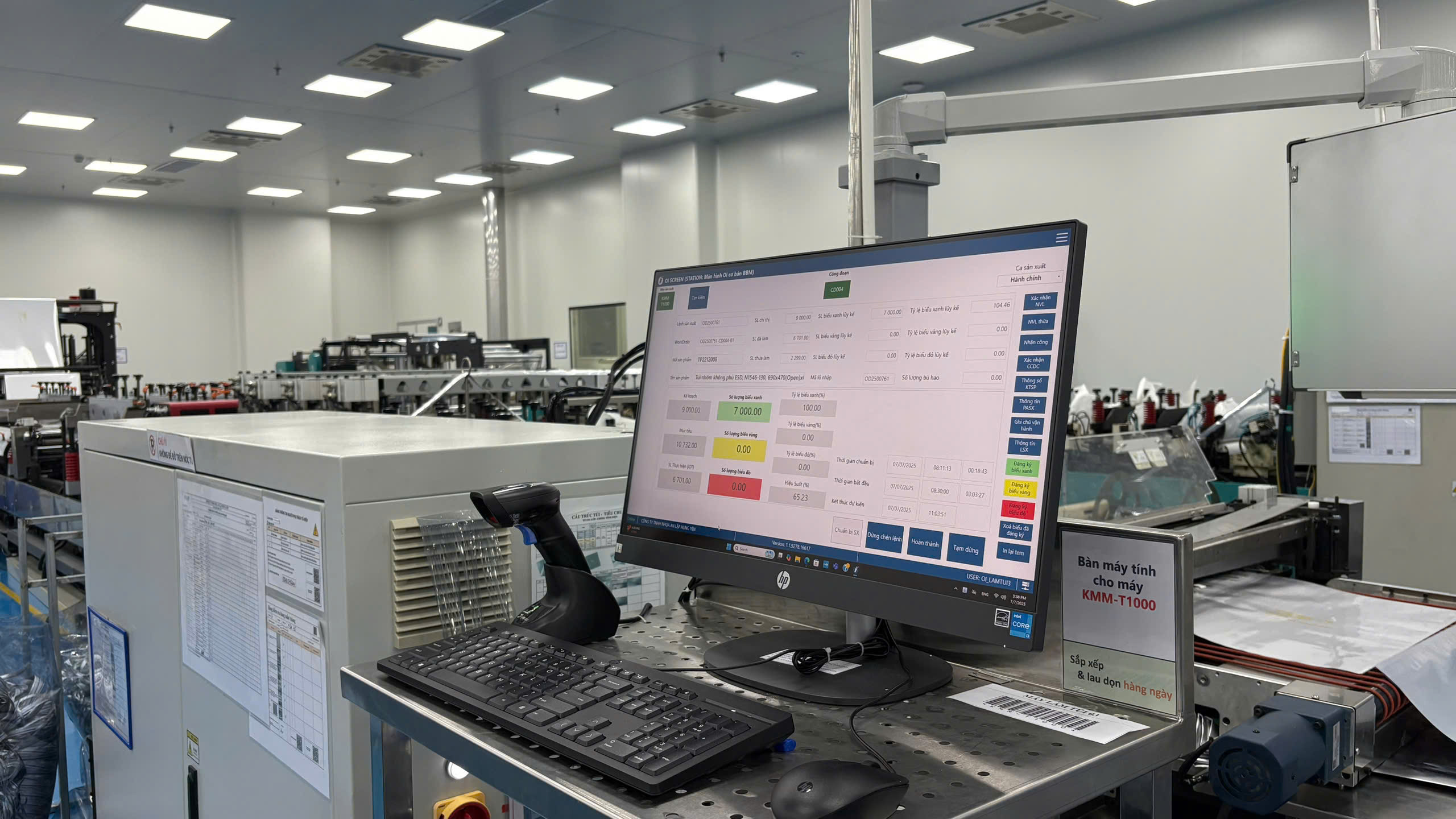 Màn hình OI được đặt tại xưởng sản xuất của nhà máy nhựa An Lập