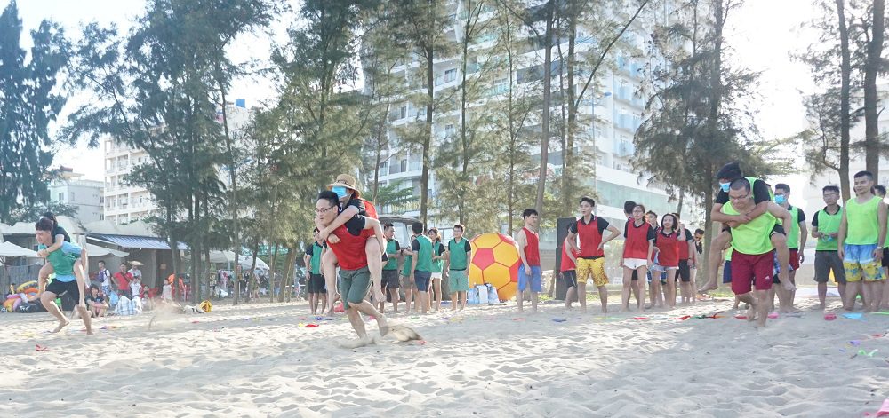 Sầm sơn " rực lửa" với Teambuilding mừng sinh nhật tuổi 13 của ITG 12 teambuilding itg 2019
