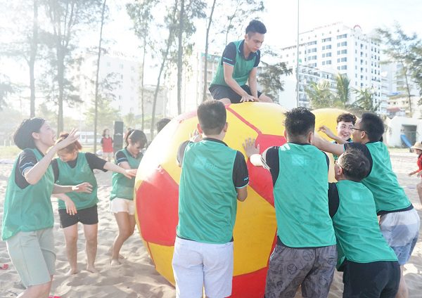 Sầm sơn ” rực lửa” với Teambuilding mừng sinh nhật tuổi 13 của ITG