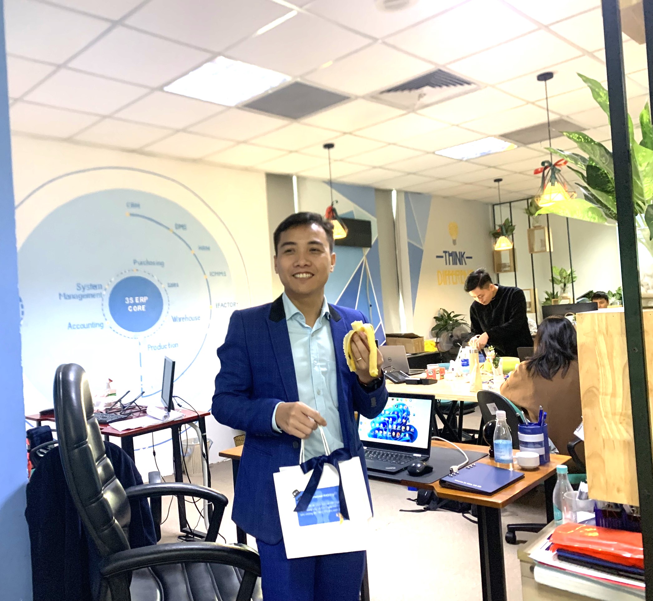 MEN'S DAY VUI NHỘN VÀ HÀI HƯỚC CỦA ITG 6 z4888241770606 18de367a2ebab80819c85c4a464a1028