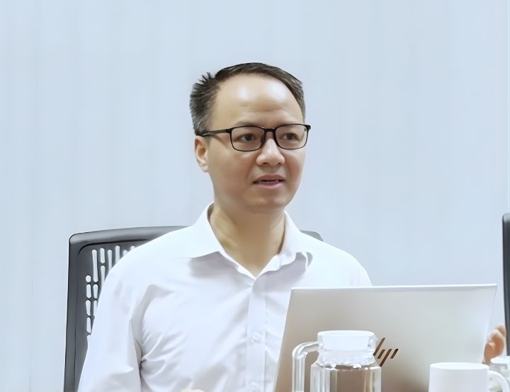 Ông Lê Minh Hiếu